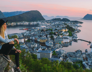 Bilde 1 Aksla-Ålesund-foto-Samuel-Taipale-VisitNorwaycom_xbdkxu_ishuyx