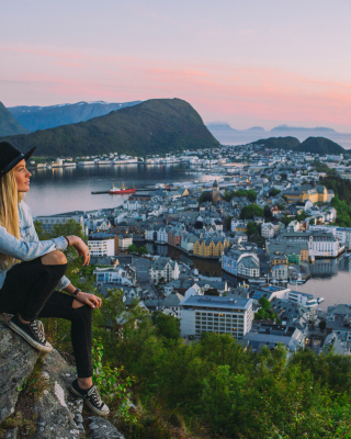 Bilde 1 Aksla-Ålesund-foto-Samuel-Taipale-VisitNorwaycom_xbdkxu_ishuyx