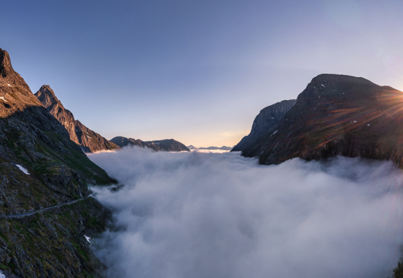 Bilde 2 uten fotkred Soloppgang Trollstigen © Nordlandblog Socialmedia Visit Nordwest Norge20230628-PANO0021-Pano